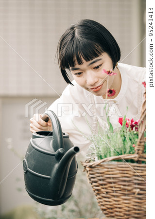 woman planting flowers woman planting flowers 95241413
