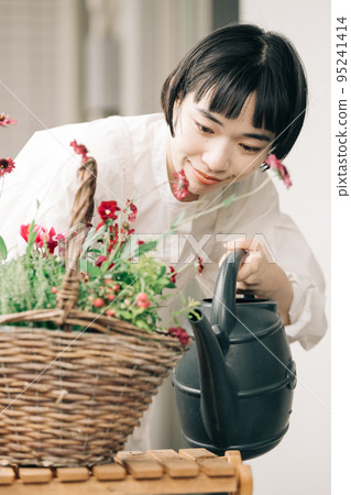 種花的女人 95241414