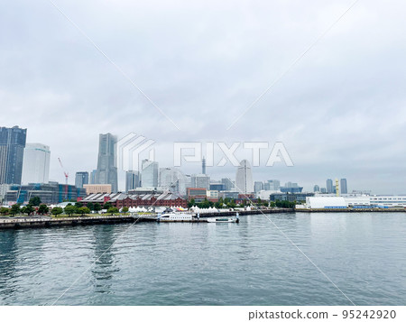 陰天的神奈川縣橫濱市港未來城市景觀 陰天的神奈川縣橫濱市港未來城市景觀 95242920