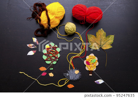 Art and handswork for children with woolen threads, leaves, herbarium, tree, hedgehog Art and handswork for children with woolen threads, leaves, herbarium, tree, hedgehog 95247635