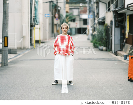 短頭髮的女人 95248178