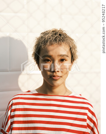 Ennui woman 95248217