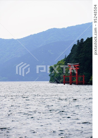 蘆之湖、箱根神社、初夏和平的鳥居 蘆之湖、箱根神社、初夏和平的鳥居 95248504