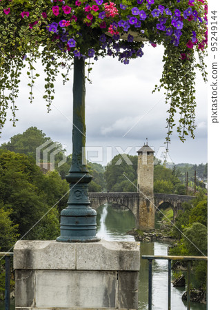 Pont Vieux, bridge in Orthez, New Aquitaine, Departement Pyrenees Atlantiques, France Pont Vieux, bridge in Orthez, New Aquitaine, Departement Pyrenees Atlantiques, France 95249144