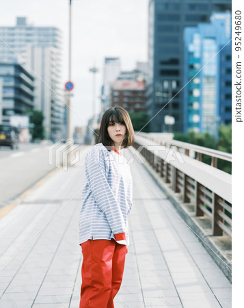 Bridge and ladies 95249680