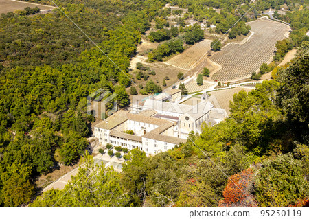 Senanque Abbey in Vaucluse, Provence, France Senanque Abbey in Vaucluse, Provence, France 95250119
