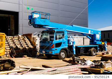 Factory construction site, heavy equipment, truck-type aerial work platform 95250124