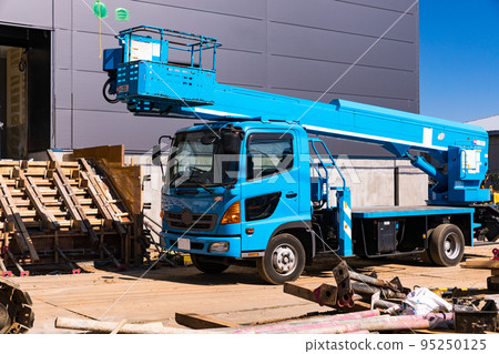 Factory construction site, heavy equipment, truck-type aerial work platform 95250125