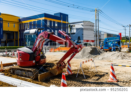 工廠施工現場重型機械小型挖掘機 95250201