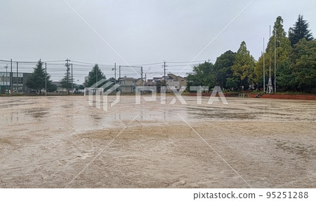 雨中的校園 雨中的校園 95251288