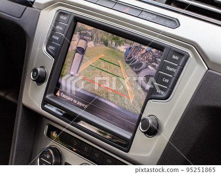 The monitor in the car which shows the image of the rear view camera, technology 95251865