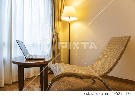 在酒店工作和遠程工作 在酒店工作和遠程工作 95253172