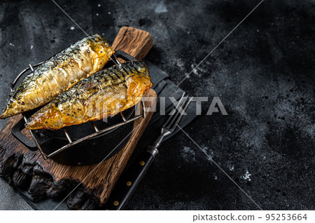 Grilled mackerel fish fillet on a grill. Black background. Top view. Copy space Grilled mackerel fish fillet on a grill. Black background. Top view. Copy space 95253664