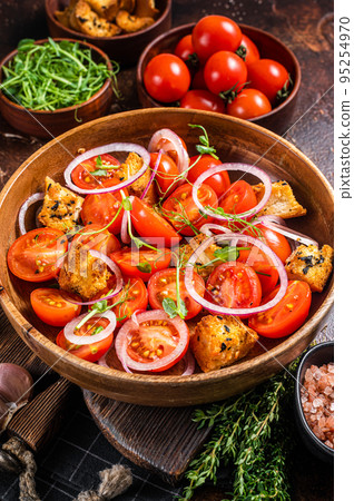 Tuscan Panzanella salad, Vegetarian classic salad with tomatoes, onion and Croutons. Dark background. Top view 95254970