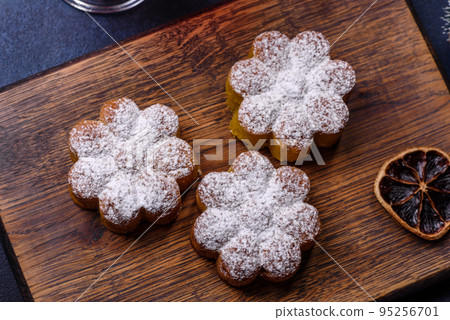 Hot mulled wine with a slice of orange, with cinnamon, cloves and other spices Hot mulled wine with a slice of orange, with cinnamon, cloves and other spices 95256701