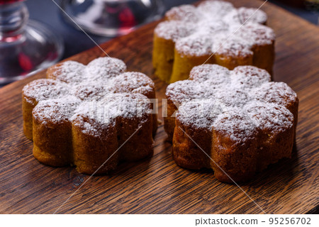 Hot mulled wine with a slice of orange, with cinnamon, cloves and other spices Hot mulled wine with a slice of orange, with cinnamon, cloves and other spices 95256702