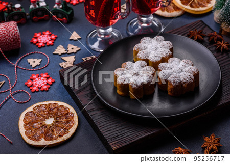 Hot mulled wine with a slice of orange, with cinnamon, cloves and other spices Hot mulled wine with a slice of orange, with cinnamon, cloves and other spices 95256717