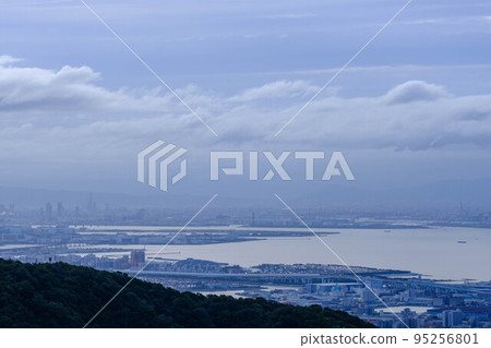 A view of Osaka Bay in the city of Kobe from Uzumoridai, a hill in Kobe A view of Osaka Bay in the city of Kobe from Uzumoridai, a hill in Kobe 95256801