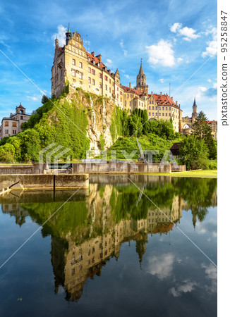 Sigmaringen castle on rock top over Danube River, Schwarzwald, Germany 95258847