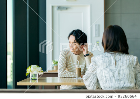 年輕夫婦說再見 年輕夫婦說再見 95260664