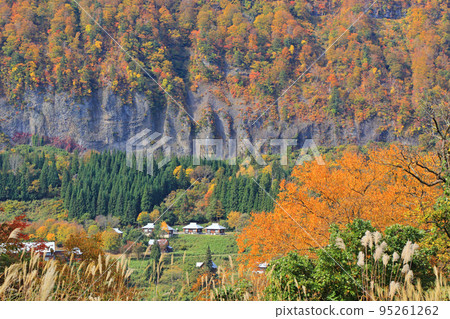 Kinshu's Akiyama-go Viewing the East from Mikura 95261262