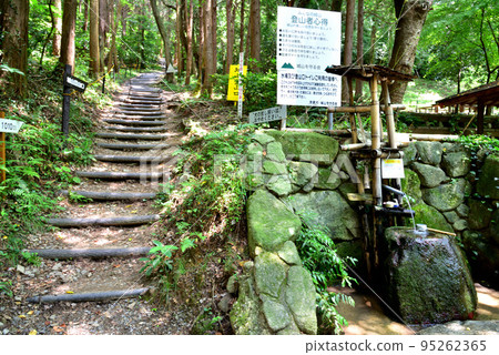 Shiroyama trailhead, Akama trailhead, Munakata Yotsuzuka, Ryogonji, Munakata City, Fukuoka Prefecture Shiroyama trailhead, Akama trailhead, Munakata Yotsuzuka, Ryogonji, Munakata City, Fukuoka Prefecture 95262365