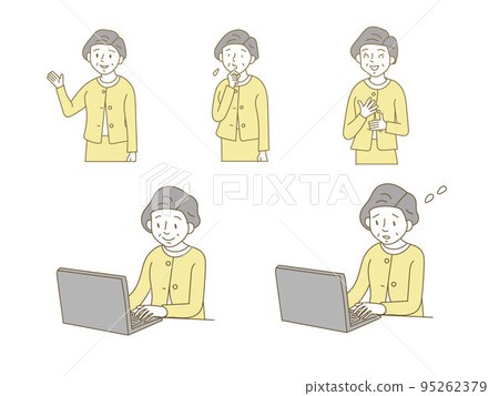 一位穿著西裝的高級女性使用個人電腦的插圖素材集 95262379