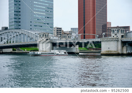 [Tokyo] Scenery of the coastal sub-center (Kachidoki Bridge) 95262500