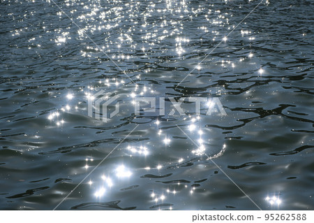 閃閃發光的海洋 95262588