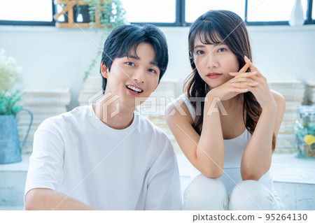 Young couple 95264130