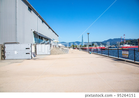 It is a pier scenery near Ujina Kaigan-dori. There are cafes and shops on the left side of the Tower of Paradise in Ujina Wharf Park. Hiroshima 95264151