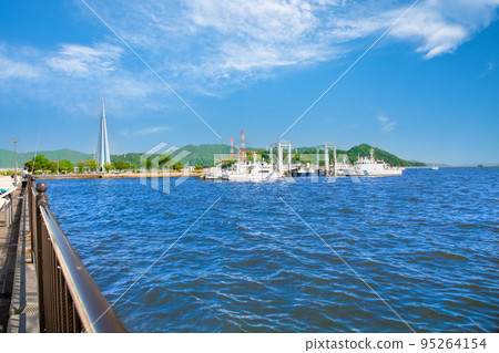 從宇品海岸的Deportopia，您可以看到宇品碼頭公園、天堂塔和六間碼頭。廣島 95264154