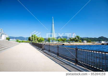 You can see Ujina Wharf Park and Paradise Tower to the east from the seaside of Ujina Kaigan-dori. Hiroshima You can see Ujina Wharf Park and Paradise Tower to the east from the seaside of Ujina Kaigan-dori. Hiroshima 95264159