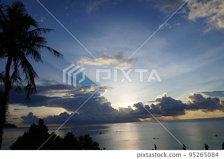 關島的大海和天空與夕陽 關島的大海和天空與夕陽 95265084