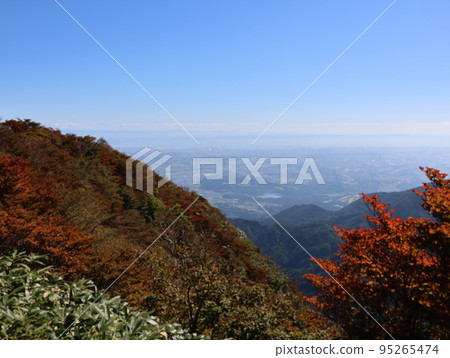 禦在所索道上秋葉初秋的景色 禦在所索道上秋葉初秋的景色 95265474