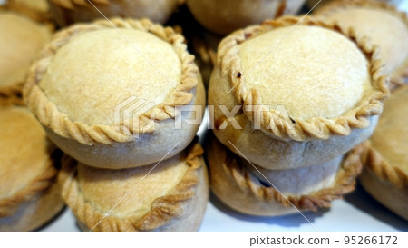 Sardinian panadas with pork and potatoes or lamb and potatoes 95266172
