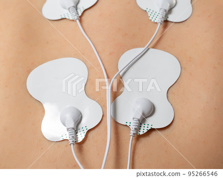 Treatment and relaxation of muscles on the human body with the help of an electronic apunctuator medical device. Skin massage, home physiotherapy. Stimulation 95266546