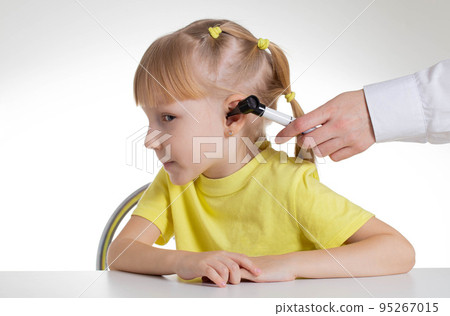 Doctor ENT doctor conducts an otoscopy with a device, close-up. Treatment and routine examination of the ear membranes and ear canals. Girl 5 years old Doctor ENT doctor conducts an otoscopy with a device, close-up. Treatment and routine examination of the ear membranes and ear canals. Girl 5 years old 95267015