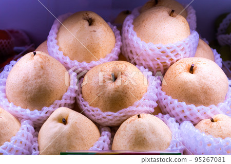 Chinese pear is on the shelf ready for sale in the market or supermarket. 95267081