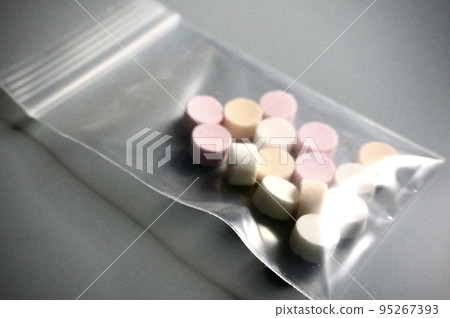 小袋中的藥丸的圖像 95267393