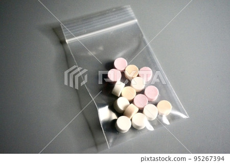 Image of pills in a sachet Image of pills in a sachet 95267394