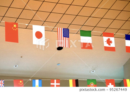 懸掛在體育館的世界旗幟 95267449