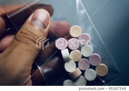 Image of pills in a sachet Image of pills in a sachet 95267548