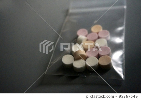 Image of pills in a sachet Image of pills in a sachet 95267549
