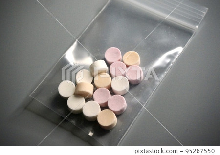 Image of pills in a sachet Image of pills in a sachet 95267550