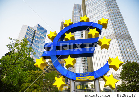 The Euro-Skulptur in Frankfurt downtown, Germany 95268118