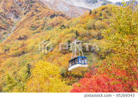 (Toyama Prefecture) Tateyama Kurobe Alpine Route, autumn leaves of Kurobedaira, ropeway view (Toyama Prefecture) Tateyama Kurobe Alpine Route, autumn leaves of Kurobedaira, ropeway view 95269343