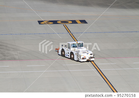 Towing tractor 95270158