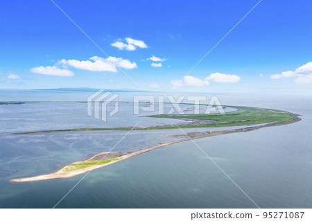 Notsuke Peninsula and Kunashiri Island (Betsukai Town, Hokkaido) Notsuke Peninsula and Kunashiri Island (Betsukai Town, Hokkaido) 95271087