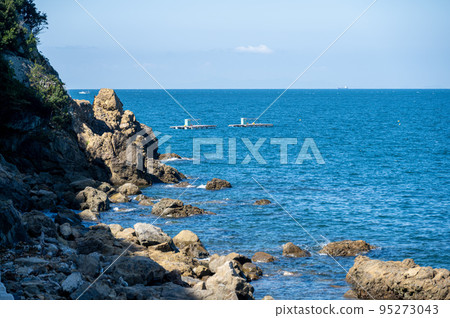 岩石的地方和歌山海岸 95273043